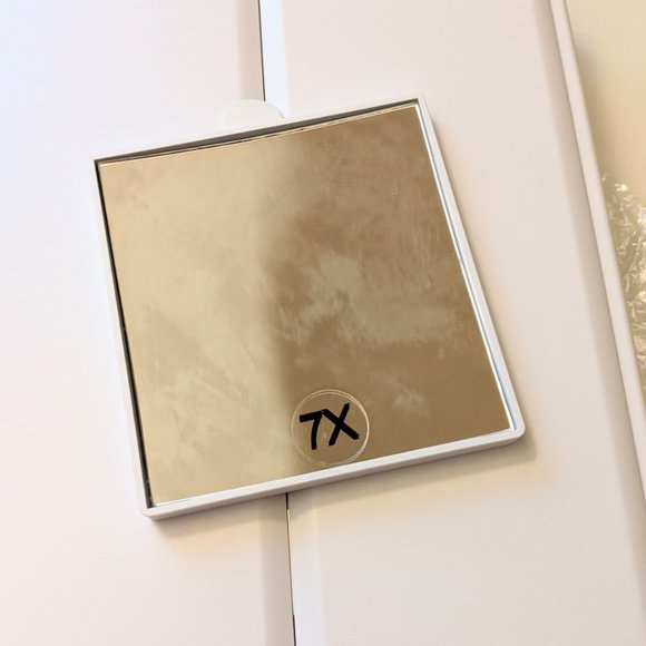 Impressions Vanity TOUCH TRIFOLD LED MAKEUP MIRROR WITH VANITY ORGANIZER - Picture 5 of 9